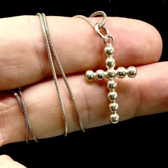 AQW Sterling 925 Silver Cross & 18” sterling Chain - Picture 6 of 8